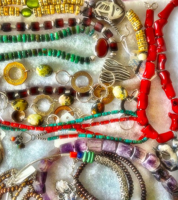 10 bijoux incontournables pour célébrer votre amour en couple